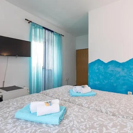 Πανσιόν Pape I Sobe 3*